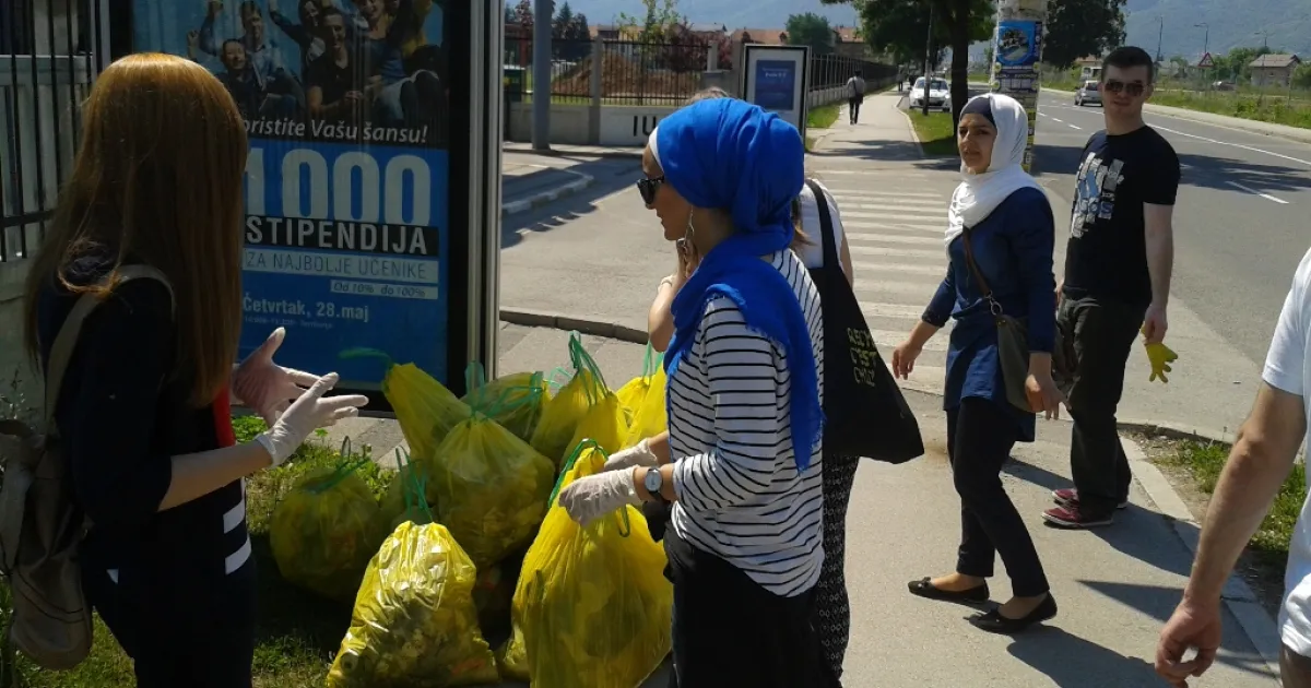 IUS Students cleaning Ilidža