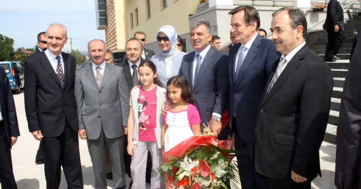 Turkish president Gül, visits IUS 