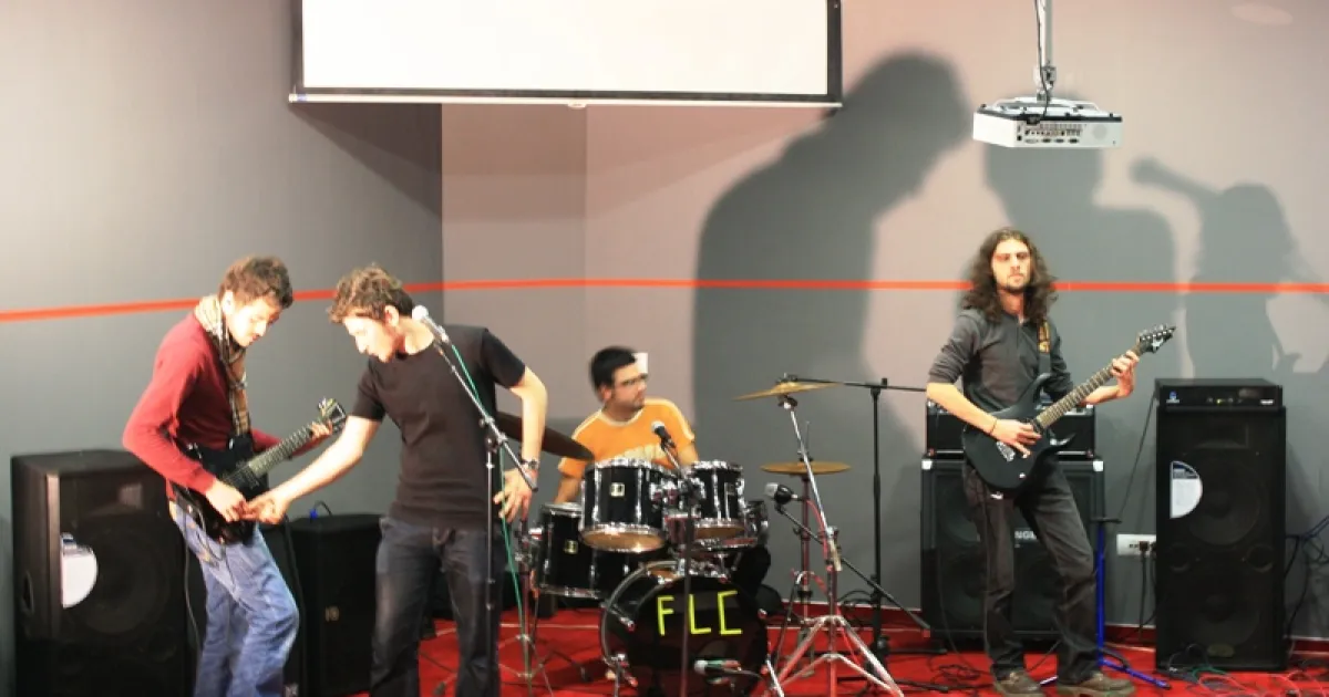 IUS Rock band holds concert for students