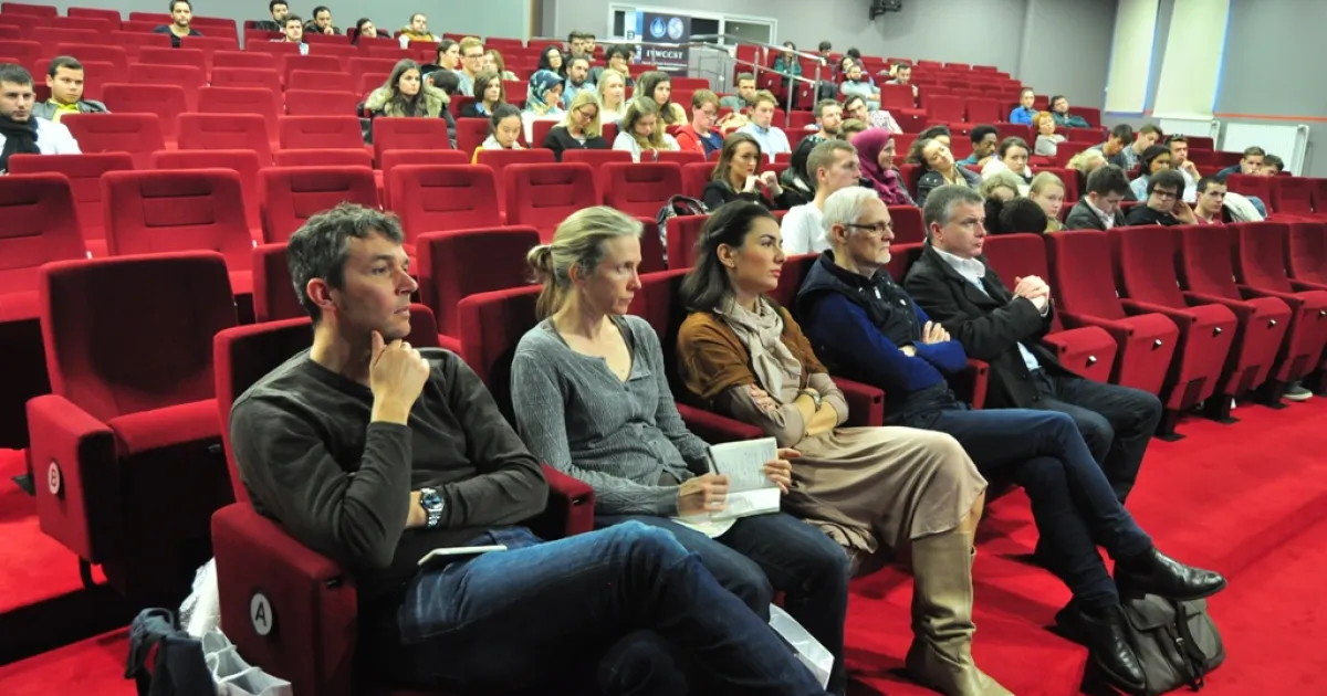 Professors and students from Oxford Brooks University visited IUS