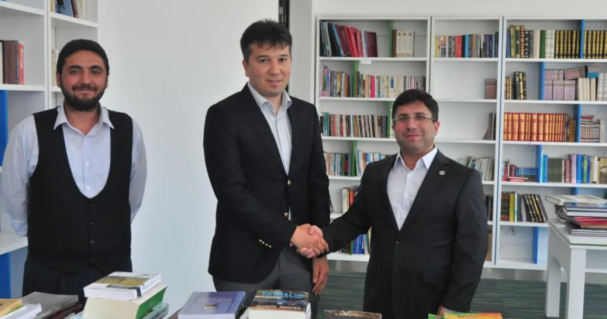 Turski kulturni centar "Yunus Emre" donirao knjige za IUS-ovu biblioteku