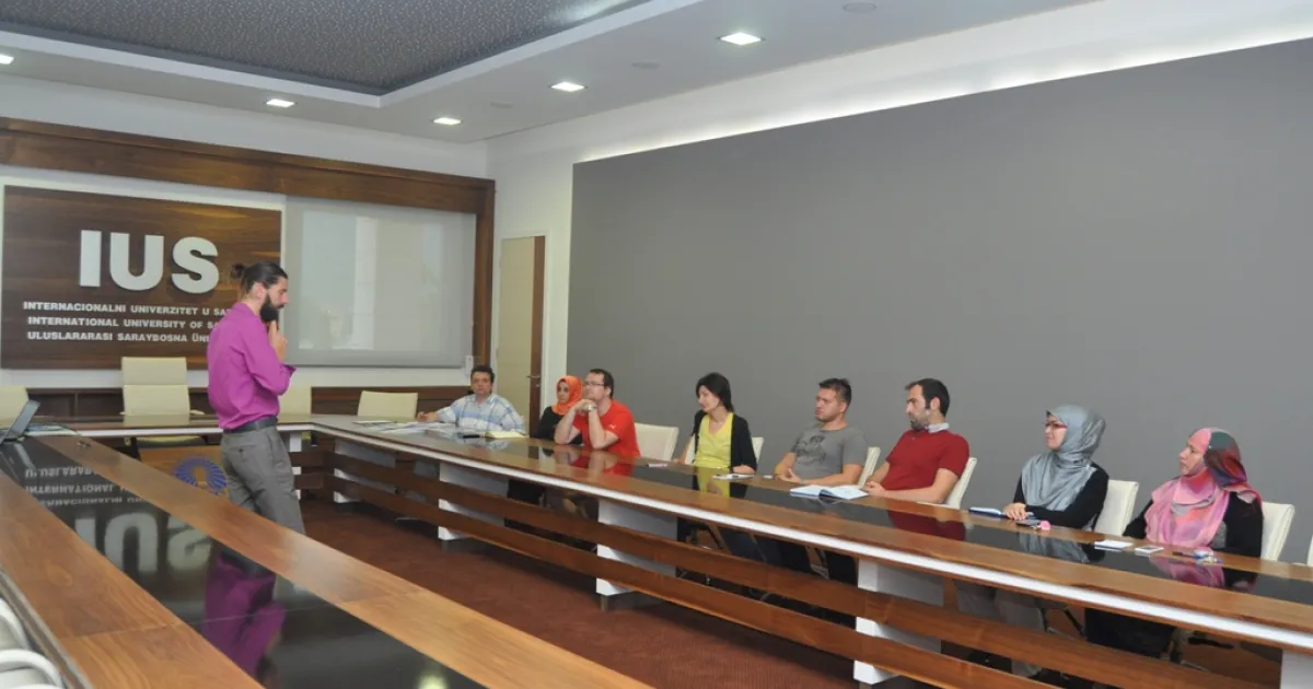 IUS held a round table discussion on publications
