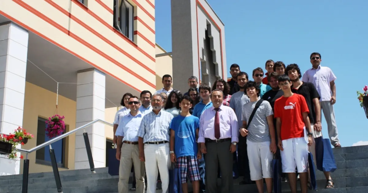 Summer School students receive their diplomas