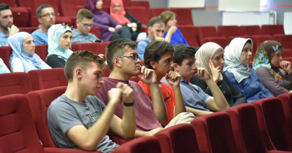 Middle and High-School Bosnian Diaspora Students Visited IUS Campus