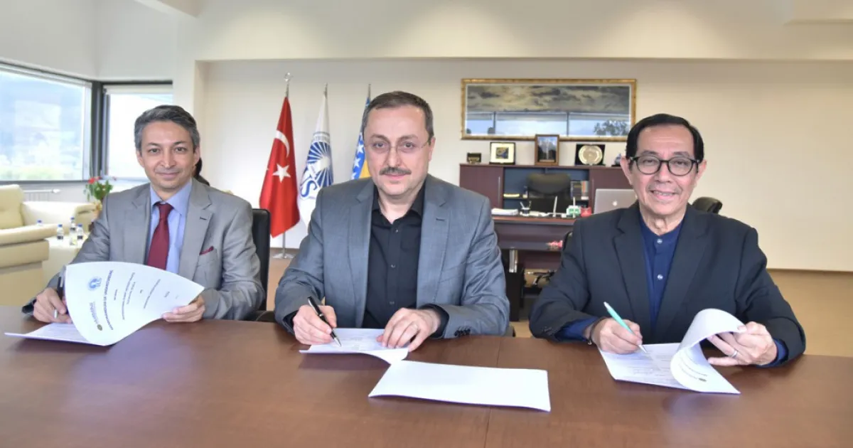 IUS signed the MoU with the International Islamic University Malaysia (IIUM)