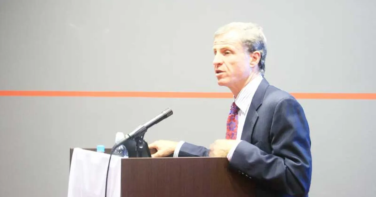 Robert Kirsch gives lecture on "The Case of Algerian Six"