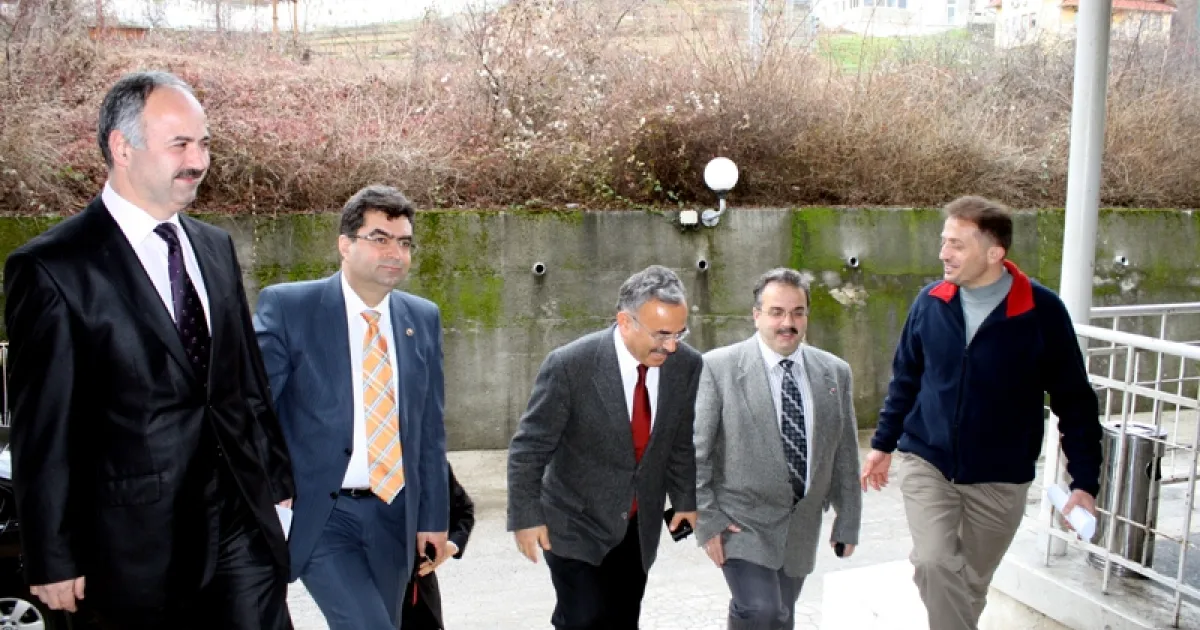 Former Turkish Minister for Energy and Natural Resources visits IUS