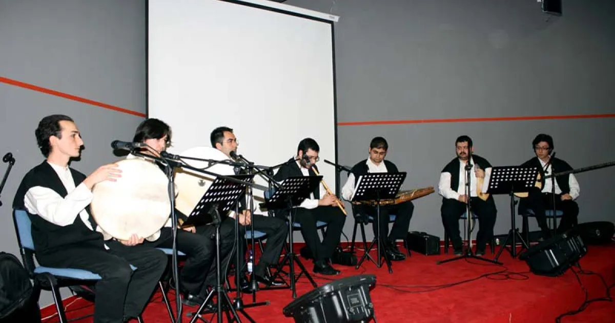 "Neveser" holds concert at IUS