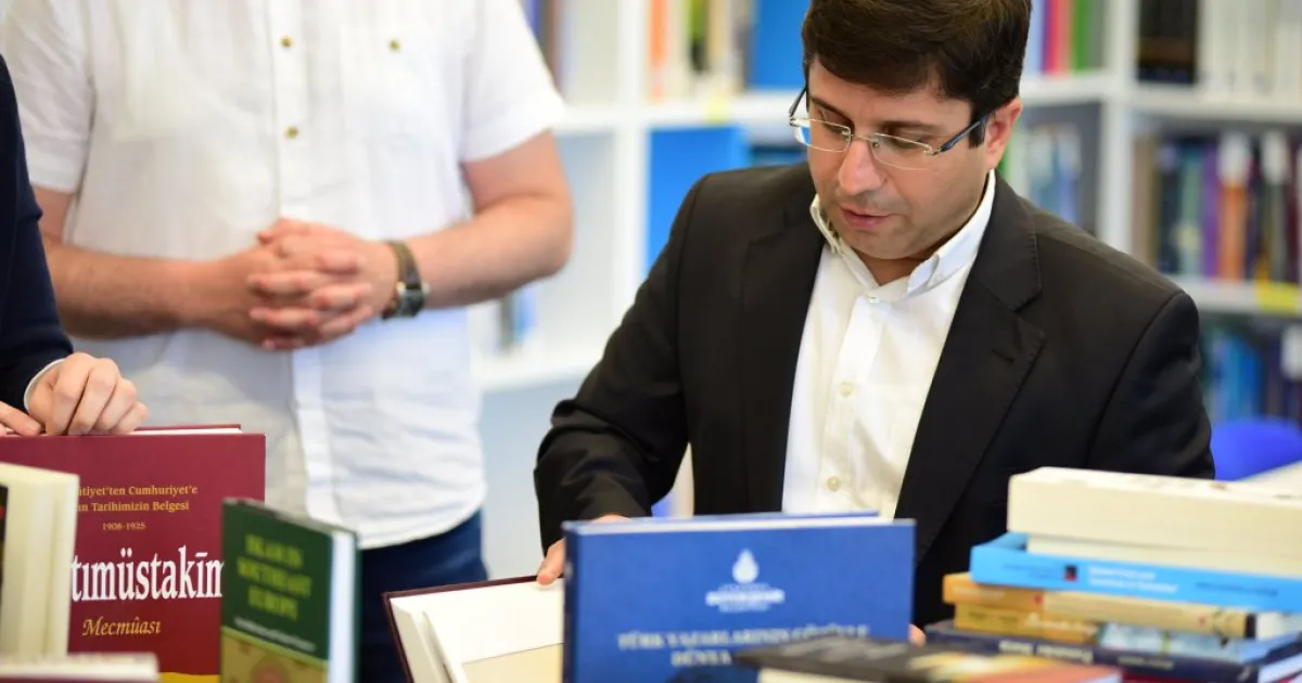 Rector of International University of Sarajevo donated books to IUS library