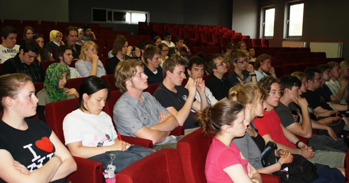 Students from the Netherlands visit IUS