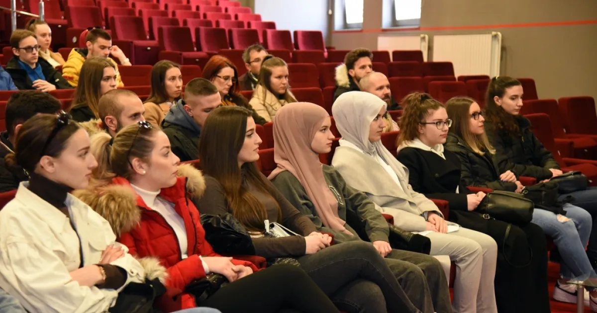 Students from Sarajevo School of Civil Engineering and Geodesy visit IUS