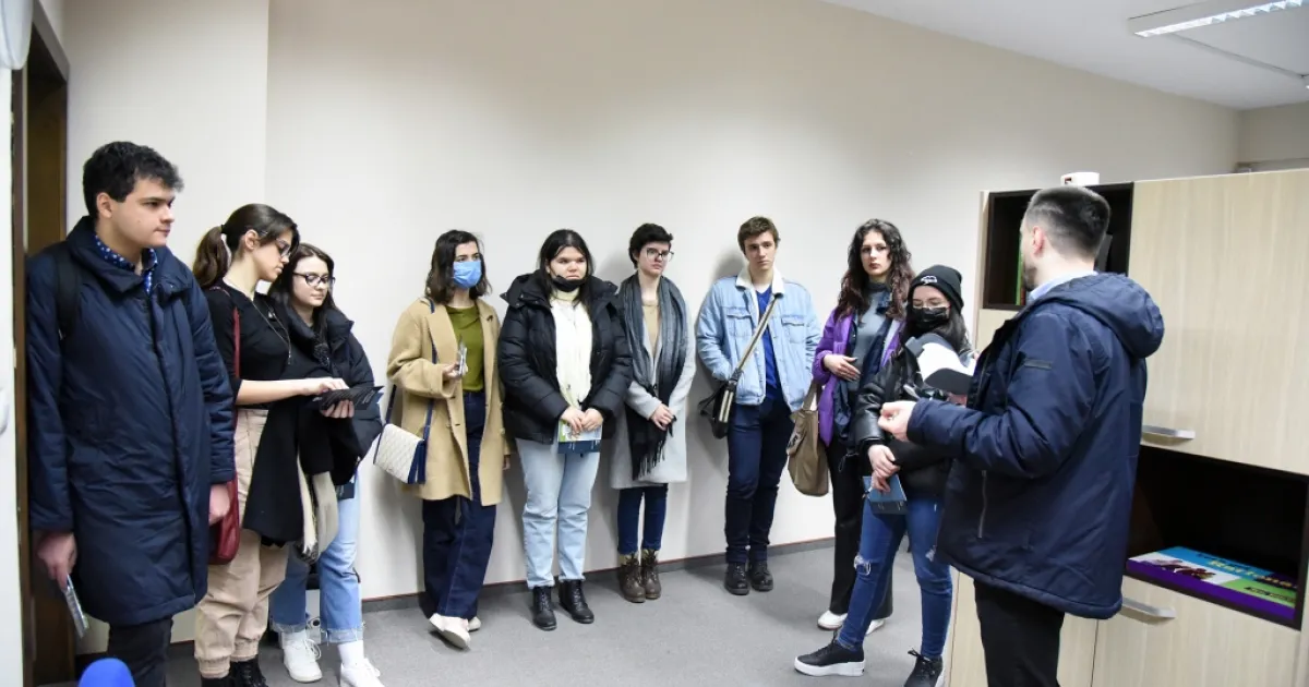 Prospective Psychology and International Relations Students Visit IUS
