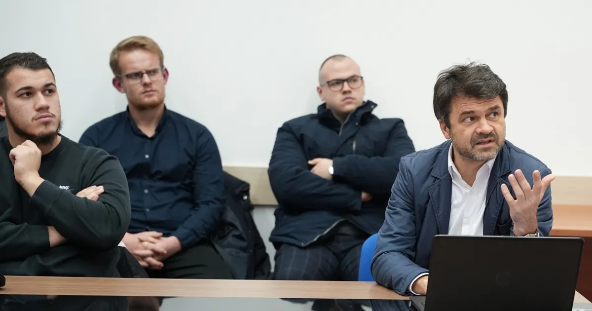 FMS Talks: “Being a Doctor” 