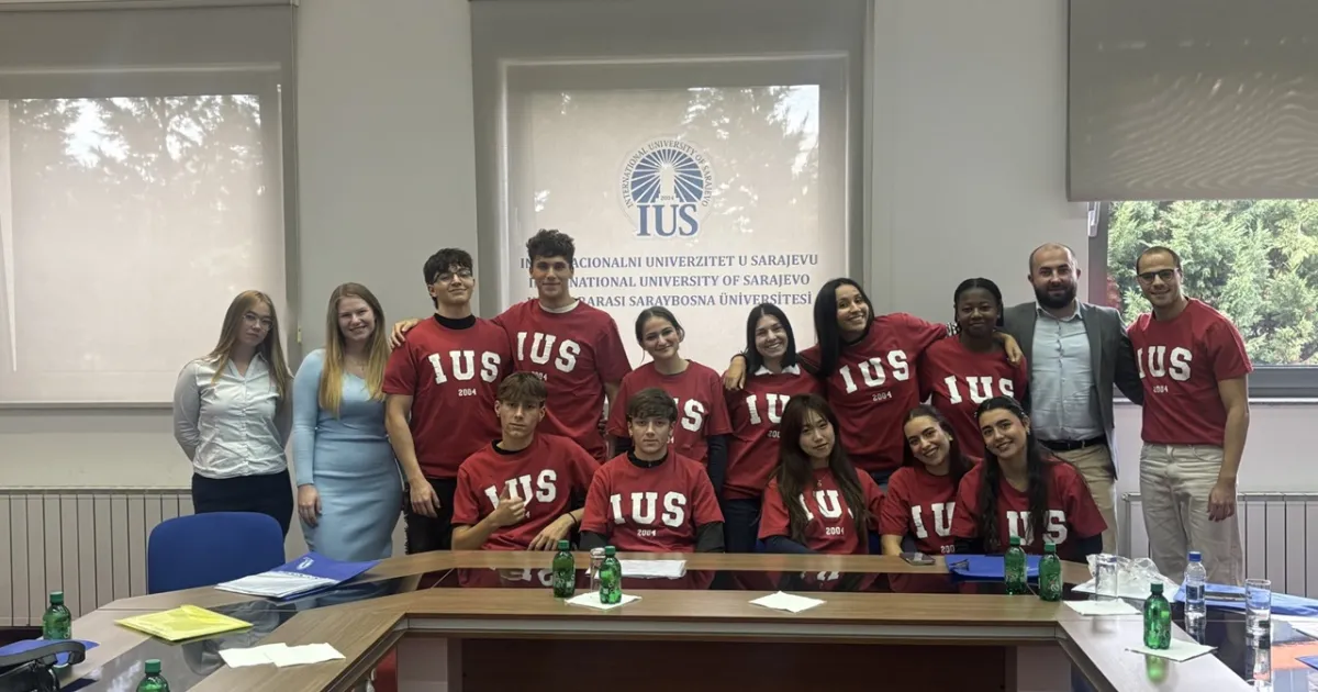 High school students from Italy’s IIS Da Vinci Institute